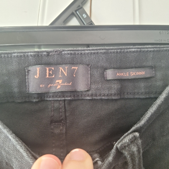 Jen7 by 7 For All Mankind Black Denim Jeans - Picture 4 of 10